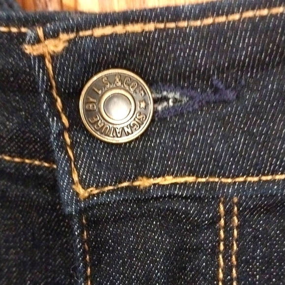 Levi Strauss Signature NWT Size 14 ‎ Modern Soft Skinny Denim Shorts Cuffed Dark - Picture 4 of 8